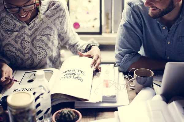 Business colleagues working in workspace — Stock Photo, Image