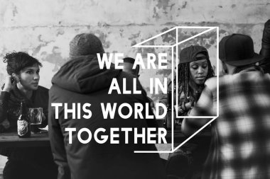 Arkadaşlar mekân kutlamak birlikte