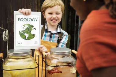  boy gösteren dijital tablet