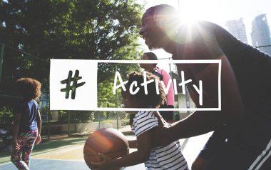 Afrika basketbol oynarken aile