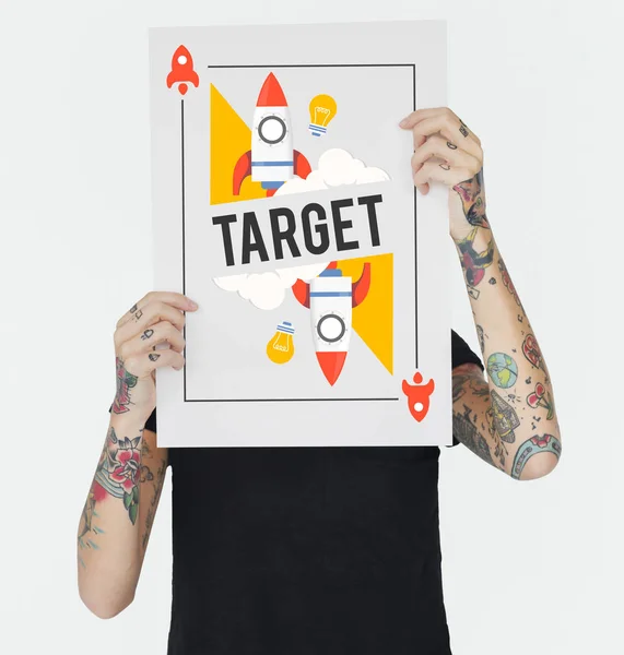 Tetovált nő gazdaság plakát — Stock Fotó