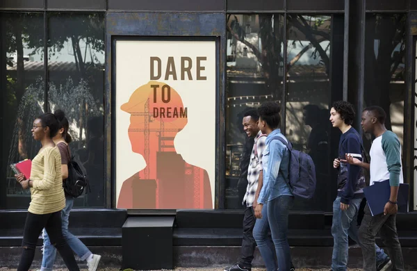 Diversité étudiants marche — Photo