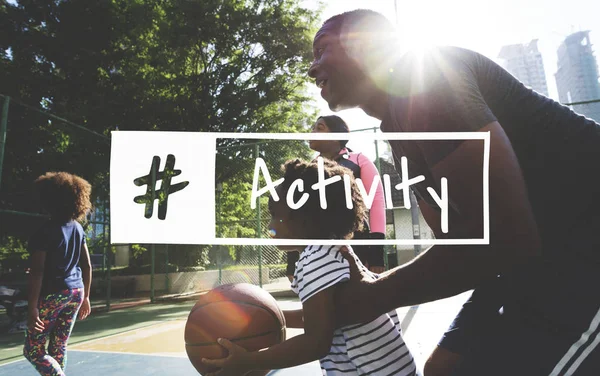 Afrika basketbol oynarken aile