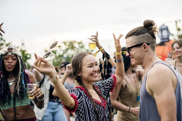 음악 축제를 즐기는 사람들 — 스톡 사진