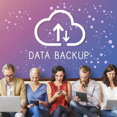 Dijital aygıtlar kullanan insanlar