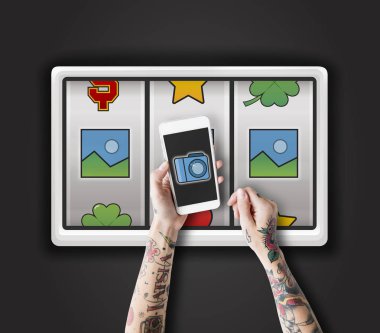 cep telefonu holding kadın eller