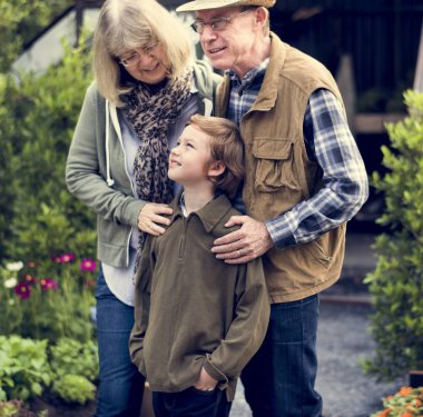  Çocuk arka bahçe ile Çift