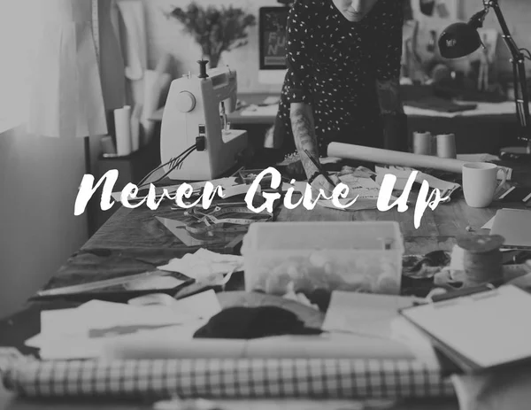 Moda Tasarımcısı Showroom çizim