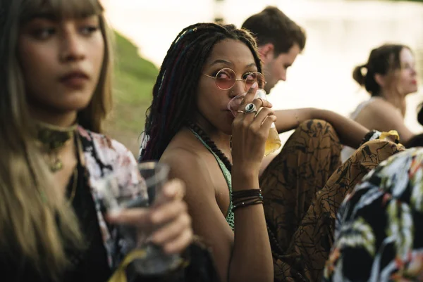 Lidé se těší hudební festival — Stock fotografie