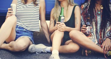 Alkol bira içme arkadaş