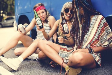 Alkol bira içme arkadaş