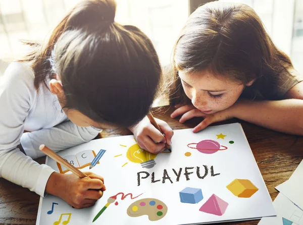 Two little girls drawing — Stock Photo, Image