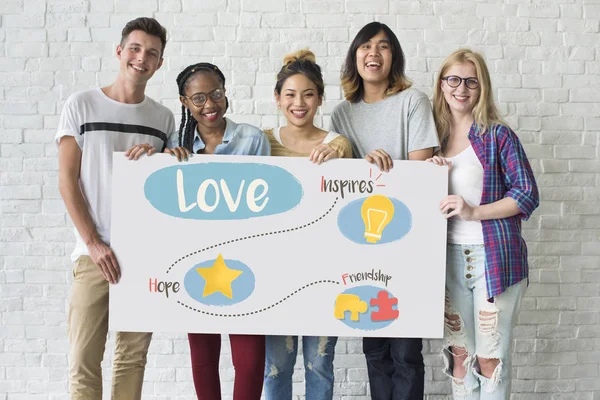 Vänner hålla banner — Stockfoto