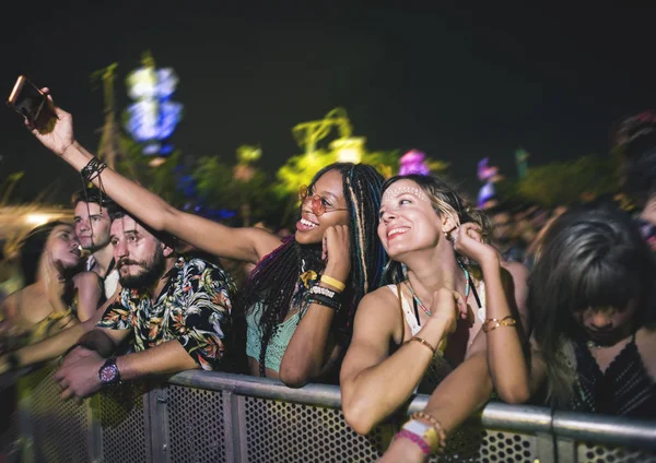 arkadaşlar tatil dans etkinlik eğlence