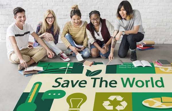 öğrenciler proje üzerinde birlikte çalışma