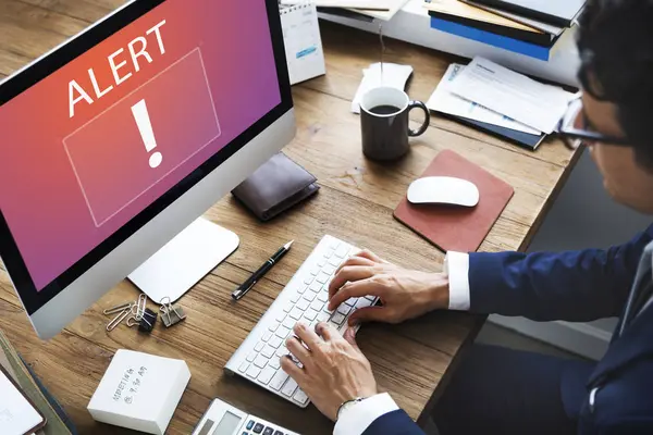 bilgisayarla çalışma iş adamı