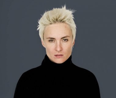 Güzel sarışın kadın.