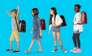 sırt çantaları ile yürüme çocuklar