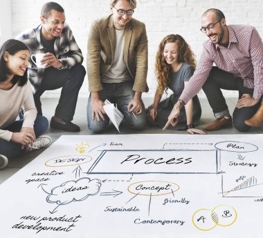 tasarımcılar poster ile çalışma 