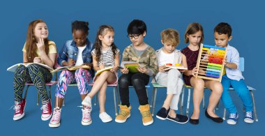 çok ırklı okul çocukları