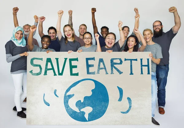 İnsanlar holding billboard