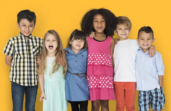 Niños sonrientes en el estudio — Foto de Stock