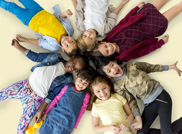 Groep schoolkinderen — Stockfoto