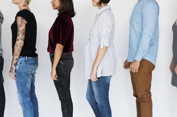 Diversidad de personas posando en estudio — Foto de Stock