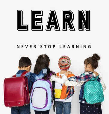 sırt çantaları shool çocuklarla