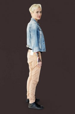 şık kadın kısa sarı saçlı