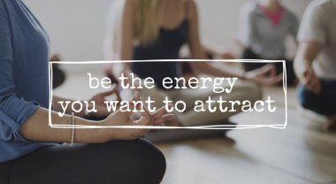 Yoga, meditasyon yapan insanlar