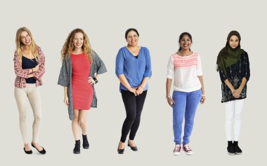  stüdyoda neşeli kızlar