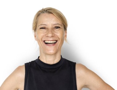 Olgun kadın gülüyor 