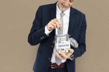 Komuta sizde para kavanoza koymak