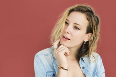 sarışın genç kadın