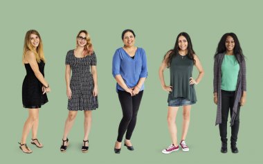  stüdyoda neşeli kızlar