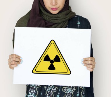 kadın holding afiş