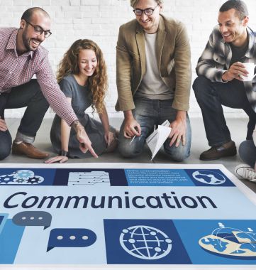 tasarımcılar poster ile çalışma 