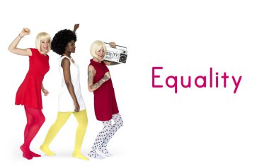 boombox ile mutlu çok kültürlü kadınlar