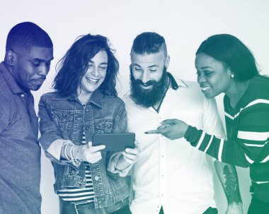 İnsanlar dijital aygıt