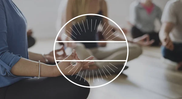 Lidé dělají jóga meditace — Stock fotografie