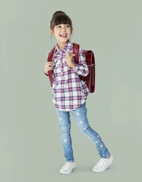 Menina da escola com mochila — Fotografia de Stock