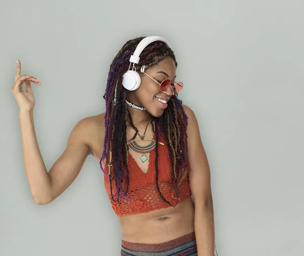 Afro-américaine femme dans casque — Photo