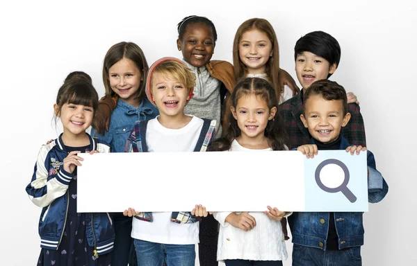 Děti drží vyhledávací panel — Stock fotografie