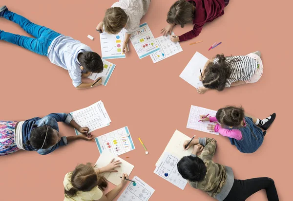 Grupo de escolares — Fotografia de Stock