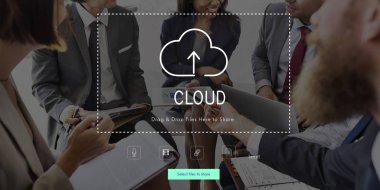 Pazarlama tartışırken iş adamları planı