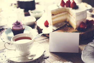 kek çilek Çilek ile