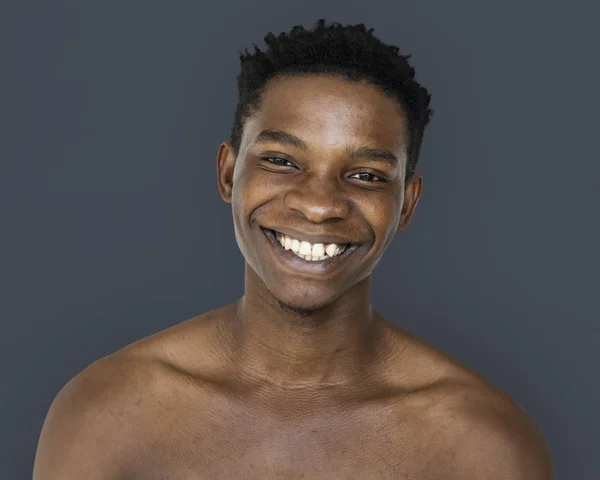 Homem Africano com peito nu — Fotografia de Stock