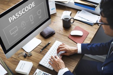 bilgisayarla çalışma iş adamı