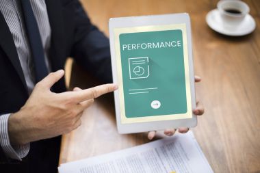 Dijital tablet ile işadamı